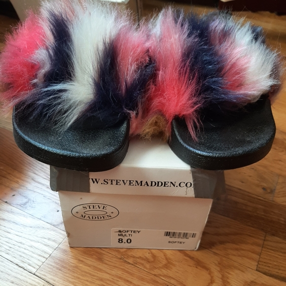 Steve Madden Softey Multi slides - Picture 2 of 3